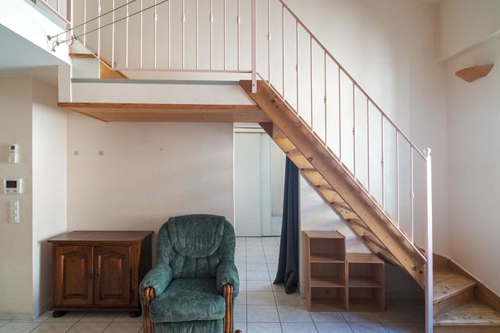 Image No.6-8 Bed House for sale