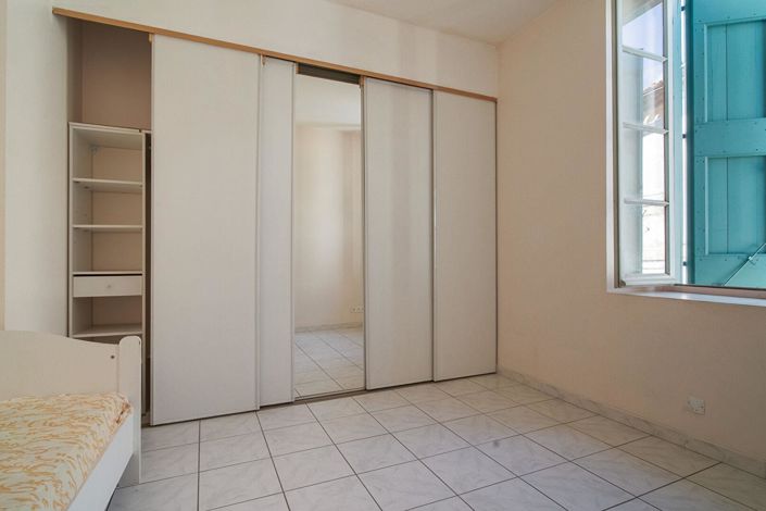 Image No.7-8 Bed House for sale