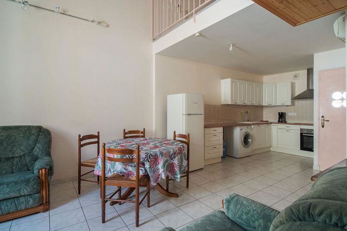 Image No.8-8 Bed House for sale