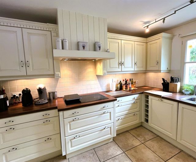 Image No.11-4 Bed House for sale