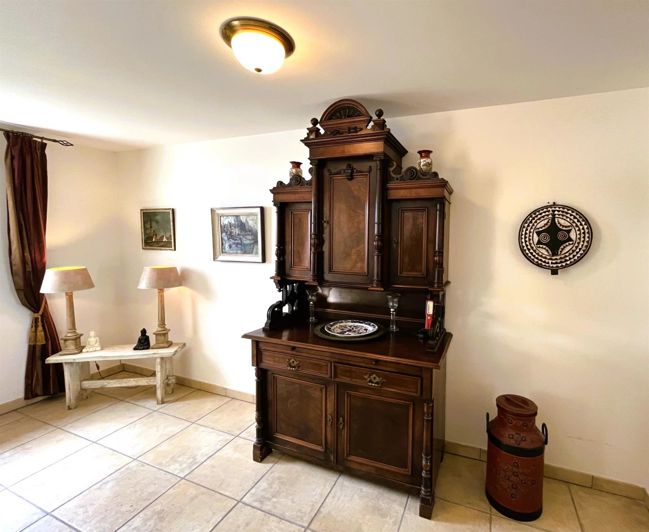 Image No.17-4 Bed House for sale