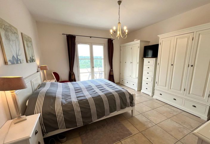 Image No.21-4 Bed House for sale