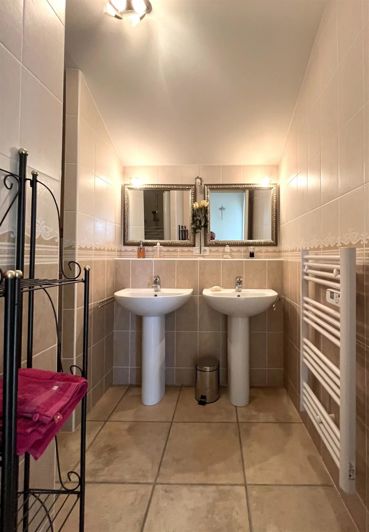 Image No.31-4 Bed House for sale