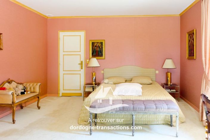 Image No.6-5 Bed House for sale