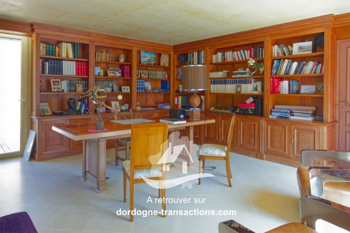 Image No.8-5 Bed House for sale