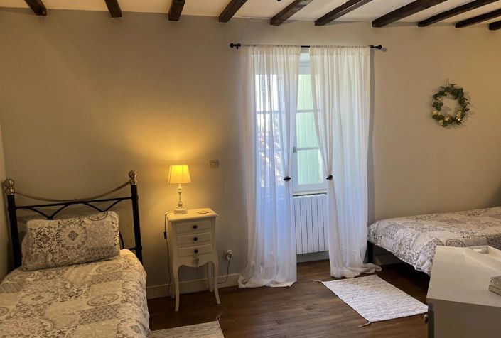 Image No.11-9 Bed House for sale