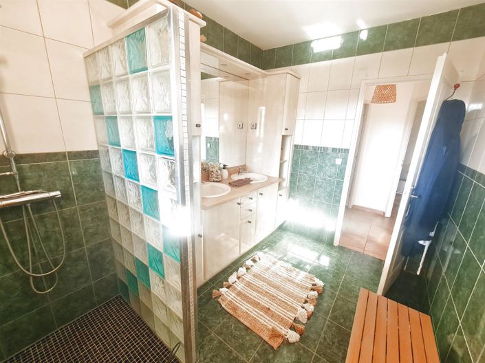 Image No.9-3 Bed House for sale