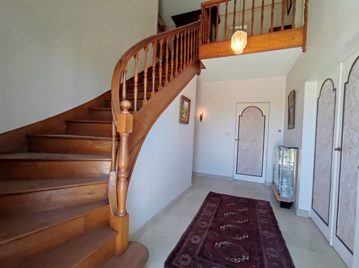 Image No.8-6 Bed House for sale