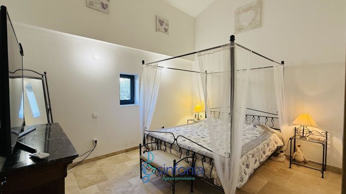 Image No.11-Propriété de 5 chambres à vendre à Uzès