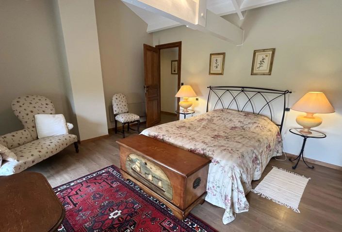 Image No.20-4 Bed House for sale