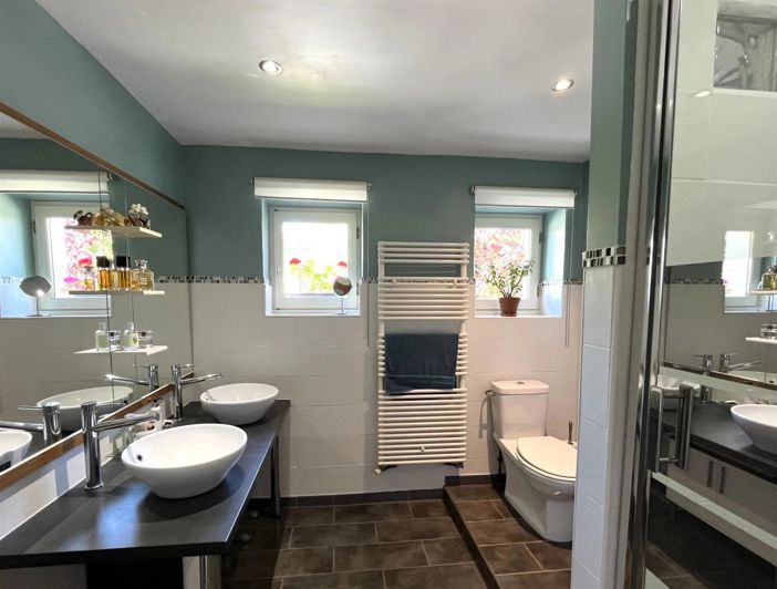 Image No.11-8 Bed House for sale