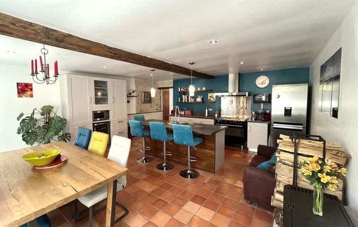 Image No.7-8 Bed House for sale