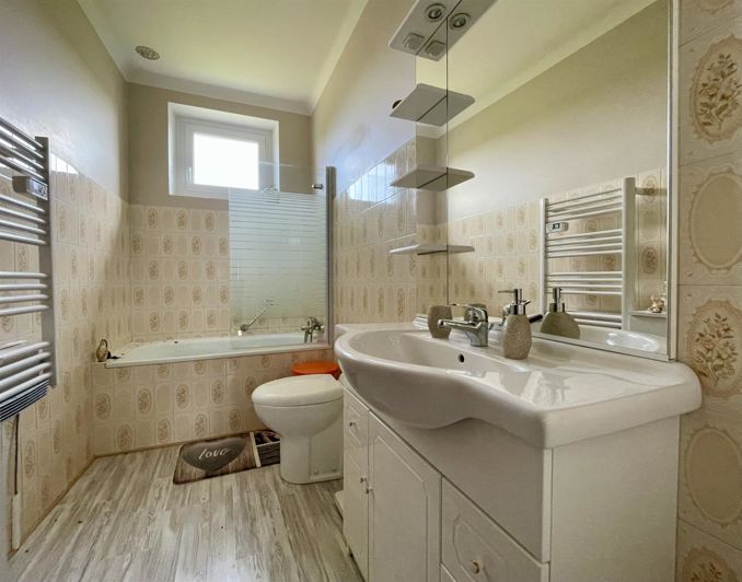 Image No.12-4 Bed House for sale