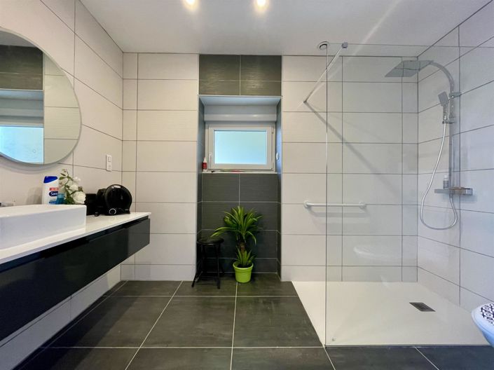 Image No.6-4 Bed House for sale