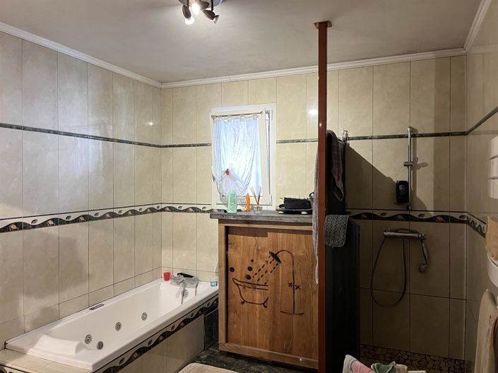 Image No.6-6 Bed House for sale