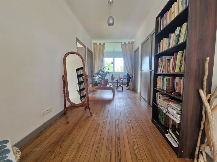 Image No.7-5 Bed House for sale