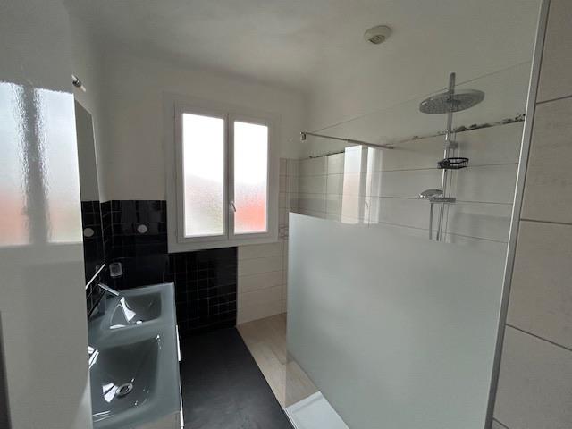 Image No.8-5 Bed House for sale