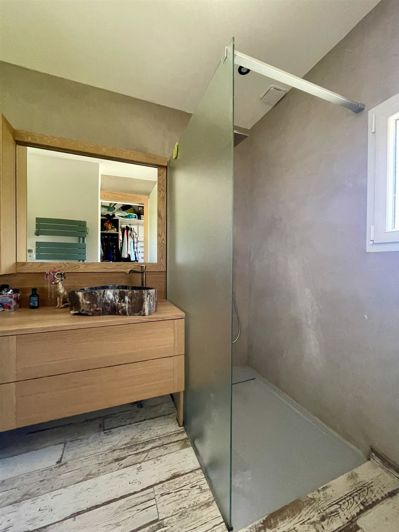 Image No.10-3 Bed House for sale