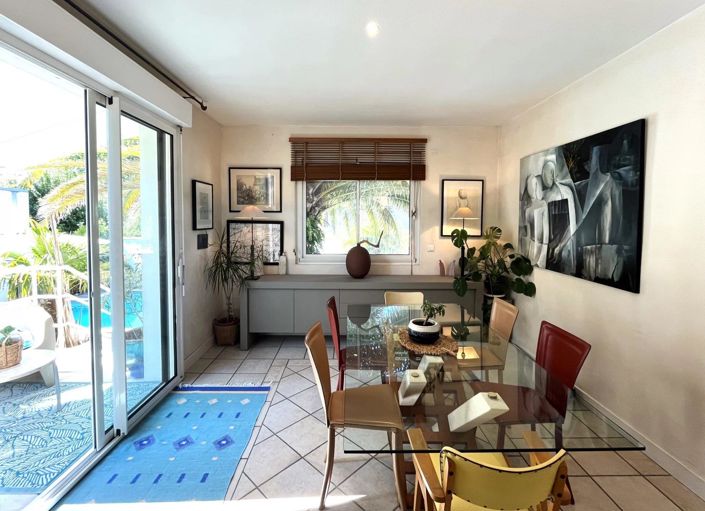 Image No.21-5 Bed House for sale