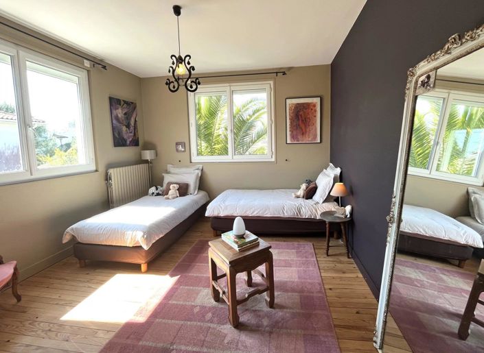 Image No.32-5 Bed House for sale