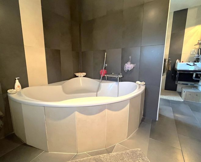 Image No.34-5 Bed House for sale