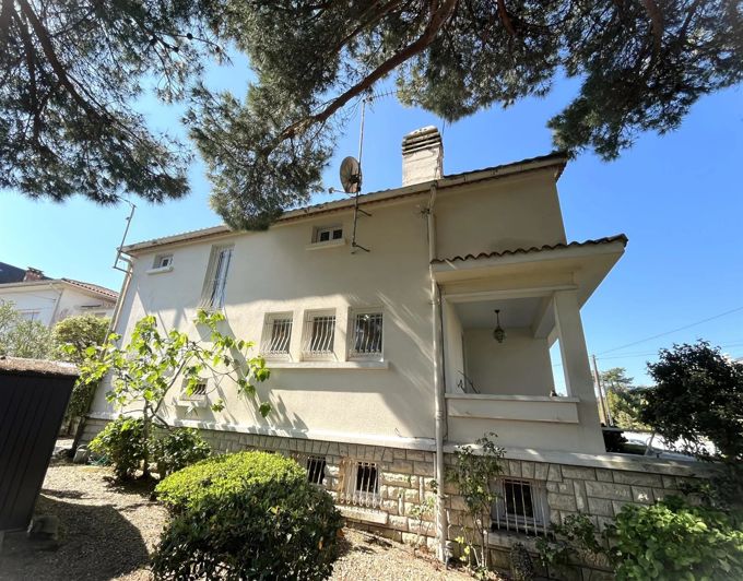 Image No.7-5 Bed House for sale