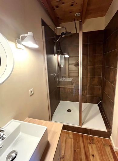 Image No.16-8 Bed House for sale