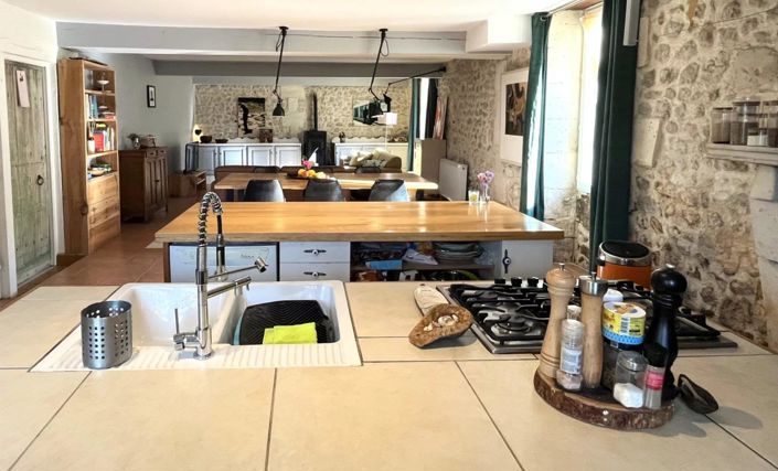 Image No.6-8 Bed House for sale