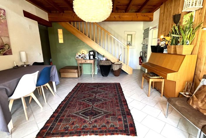 Image No.8-8 Bed House for sale