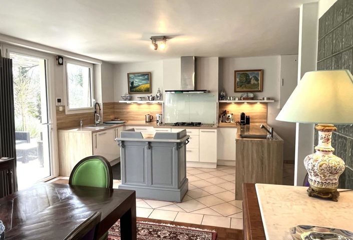 Image No.15-6 Bed House for sale