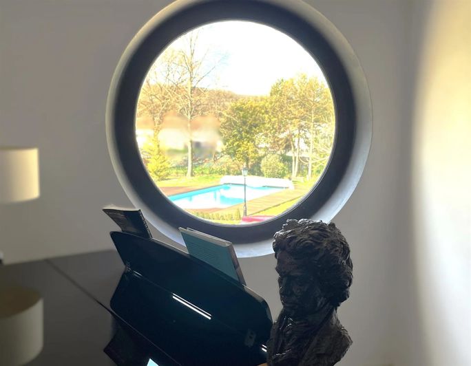 Image No.17-6 Bed House for sale