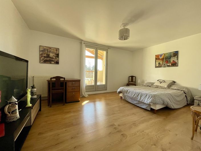 Image No.11-5 Bed House for sale