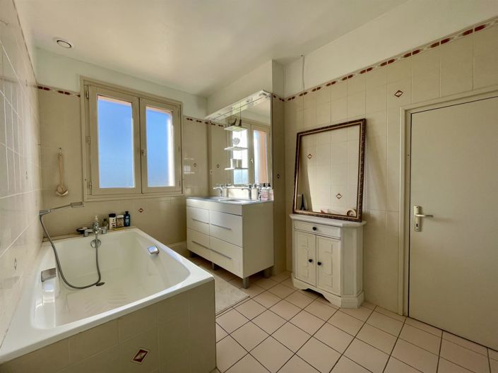 Image No.14-5 Bed House for sale