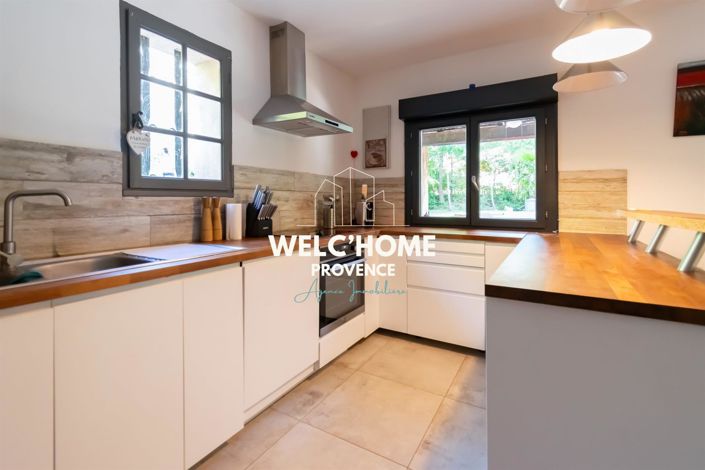 Image No.8-5 Bed House for sale