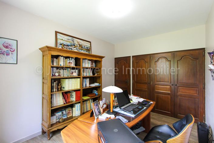 Image No.14-3 Bed Property for sale