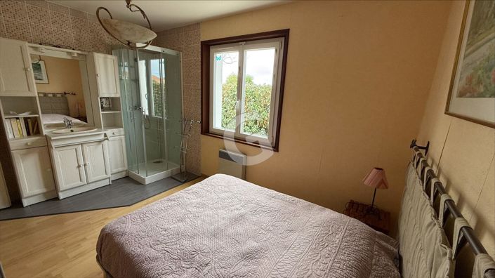 Image No.8-4 Bed House for sale