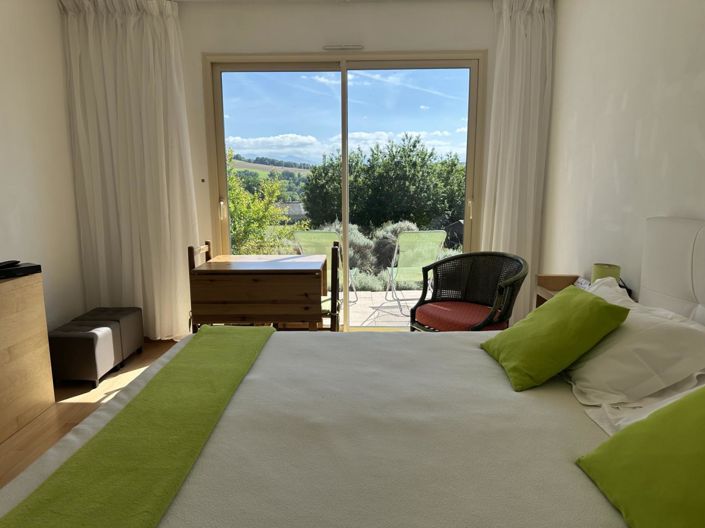 Image No.10-3 Bed House for sale