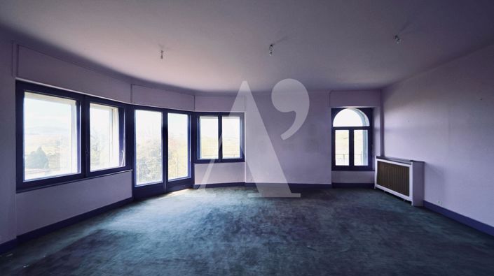 Image No.11-10 Bed Property for sale