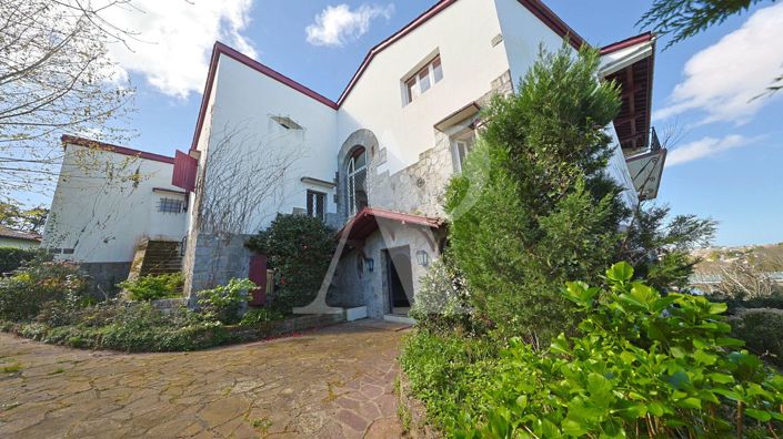 Image No.16-10 Bed Property for sale