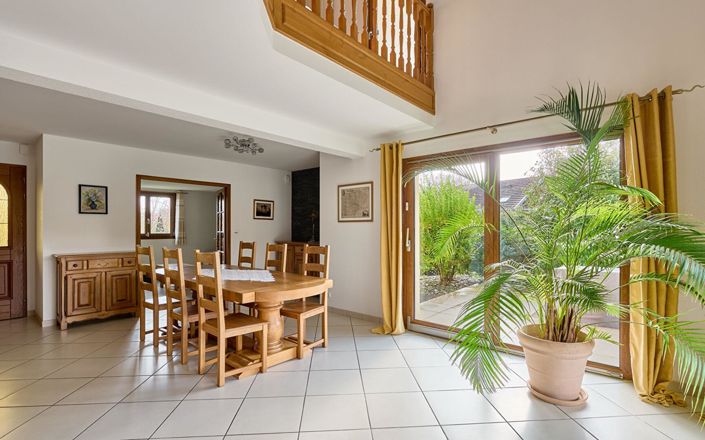 Image No.7-5 Bed House for sale