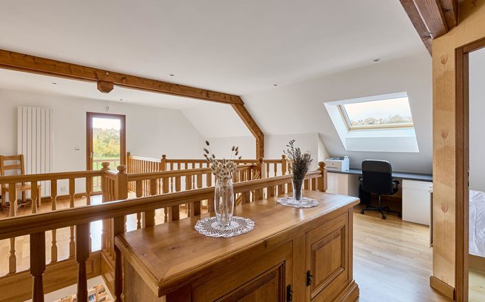 Image No.8-5 Bed House for sale