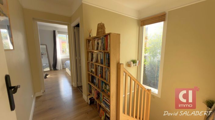 Image No.10-4 Bed House for sale