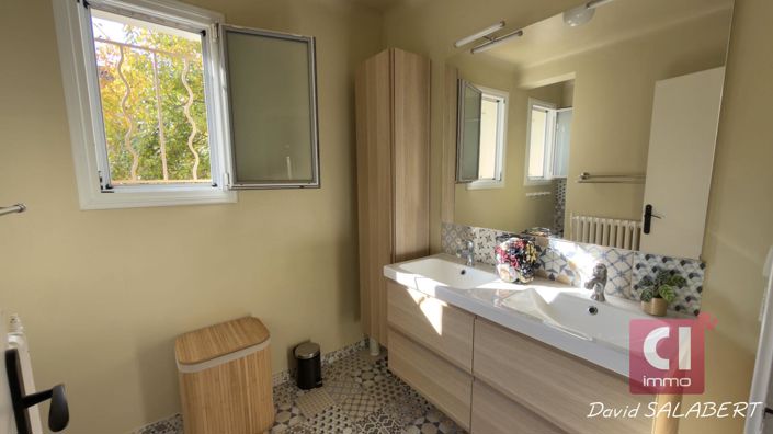 Image No.12-4 Bed House for sale