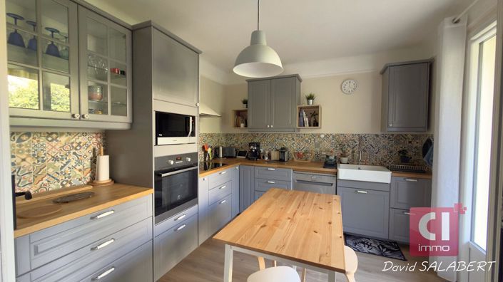 Image No.8-4 Bed House for sale