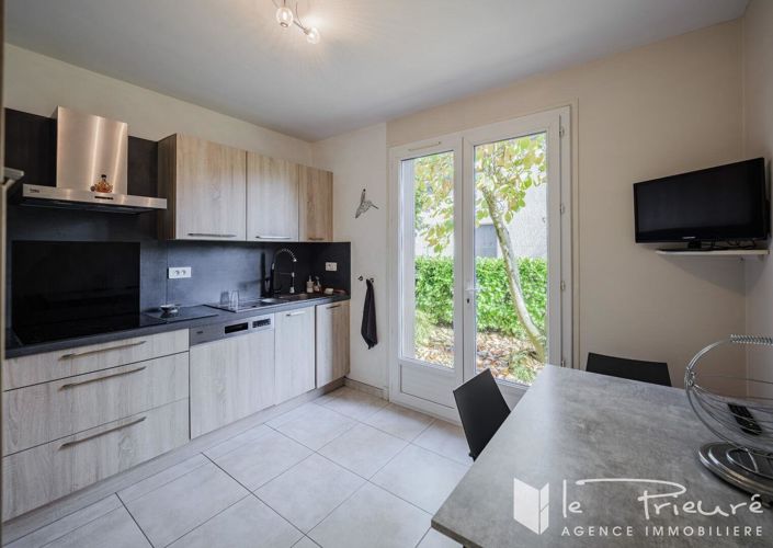 Image No.10-3 Bed House for sale