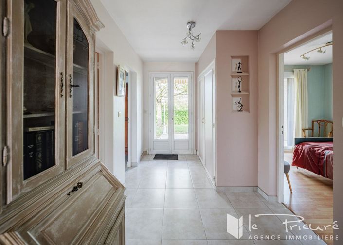 Image No.11-3 Bed House for sale