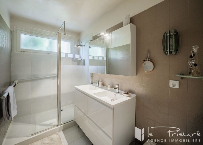 Image No.14-3 Bed House for sale