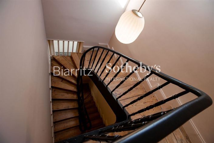 Image No.10-5 Bed House for sale