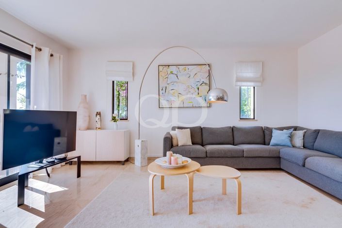 Image No.21-3 Bed House for sale