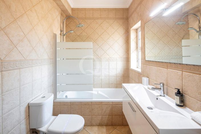 Image No.12-4 Bed House for sale